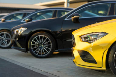 Gelber Mercedes-Benz für Autoankauf Sindelfingen